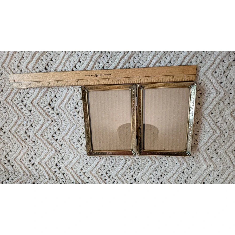 Vintage Gold Tone‎ Metal Double Folding Picture Frame 5x7 Scroll Filigree Hinged